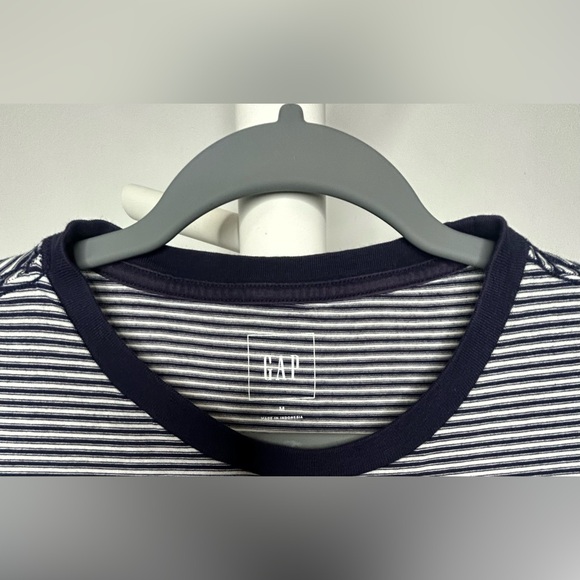 Gap Men’s CrewNeck Blue & White Shirt - Picture 2 of 11